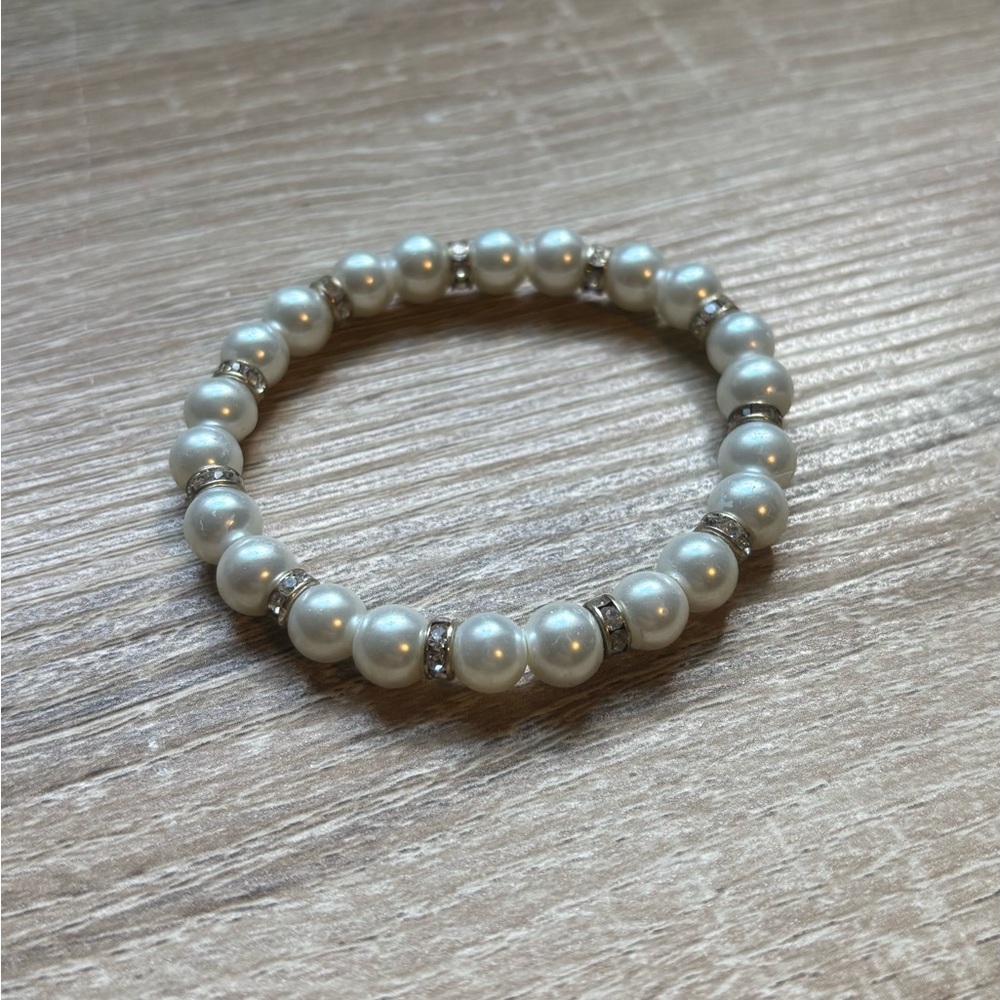 Elegant White Pearl Bracelet